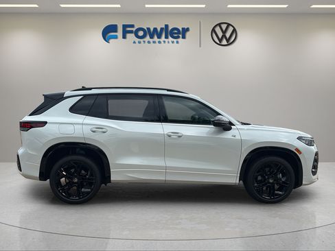 New 2026 Volkswagen Tiguan SE R-Line AWD/4WD image 8