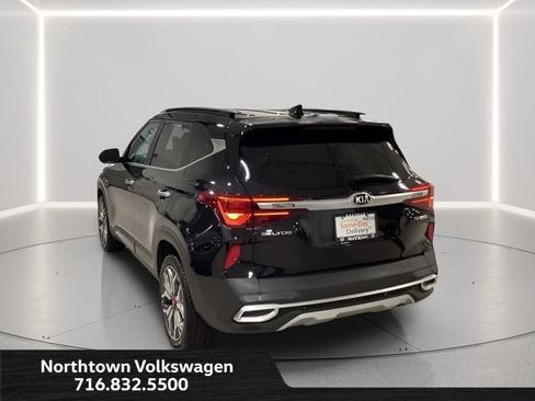 Used 2021 Kia Seltos SX w/ SX Sunroof Package AWD/4WD image 3