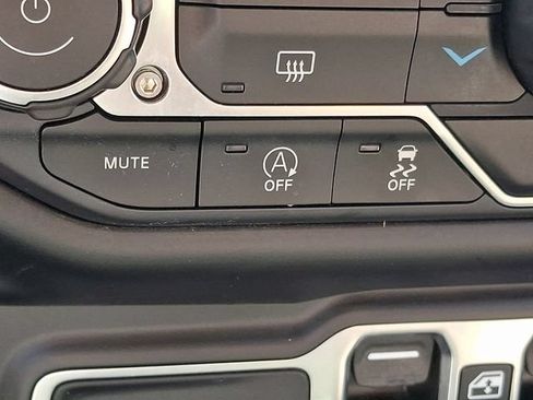 Used 2021 Jeep Wrangler Unlimited Sahara w/ LED Lighting Group AWD/4WD image 28