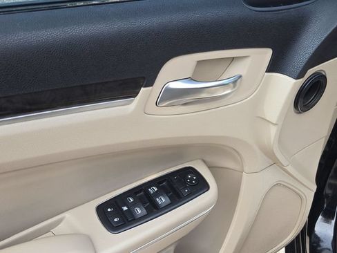 Used 2014 Chrysler 300 RWD image 13