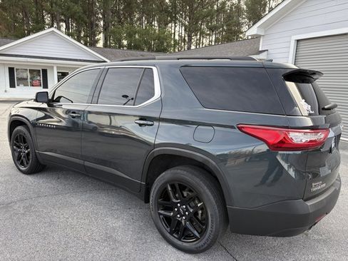 Used 2021 Chevrolet Traverse LT image 4
