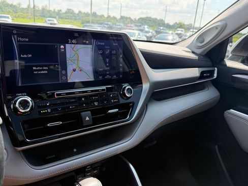 Used 2020 Toyota Highlander Platinum FWD image 21