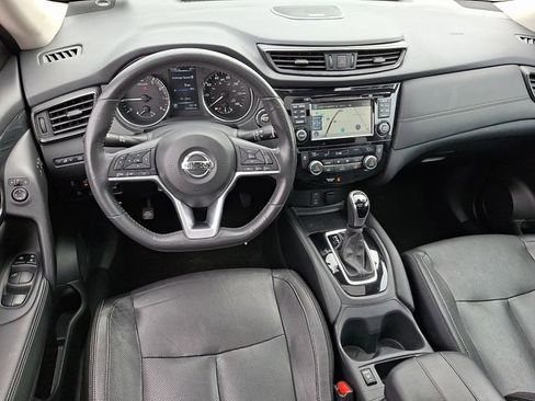 Used 2017 Nissan Rogue SL w/ SL Premium Package image 2