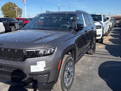 New 2025 Jeep Grand Cherokee L Altitude image 2