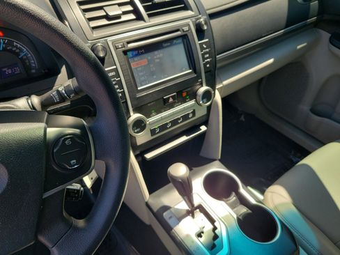 Used 2013 Toyota Camry LE image 24