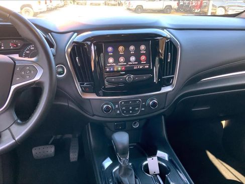 Used 2023 Chevrolet Traverse LT FWD image 7