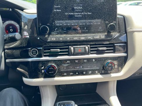 Certified 2022 Nissan Pathfinder Platinum AWD/4WD image 32