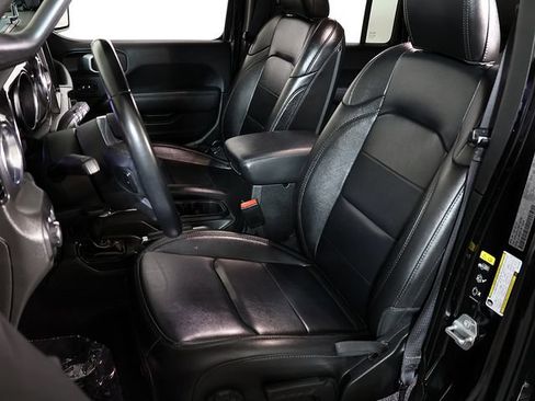 Used 2022 Jeep Wrangler Unlimited Sahara AWD/4WD image 4