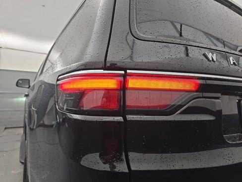 Used 2024 Jeep Wagoneer L Series II w/ Flexible Seating Group image 18