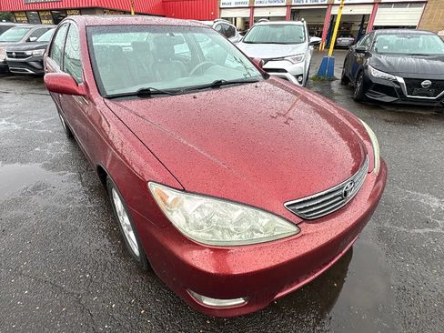 Used 2005 Toyota Camry LE FWD image 3