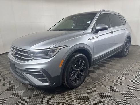 Certified 2024 Volkswagen Tiguan SE image 8