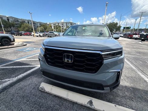 Used 2023 Honda Pilot Touring image 5