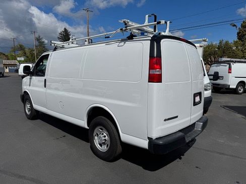 Used 2019 Chevrolet Express 3500 w/ Driver Convenience Package RWD image 2