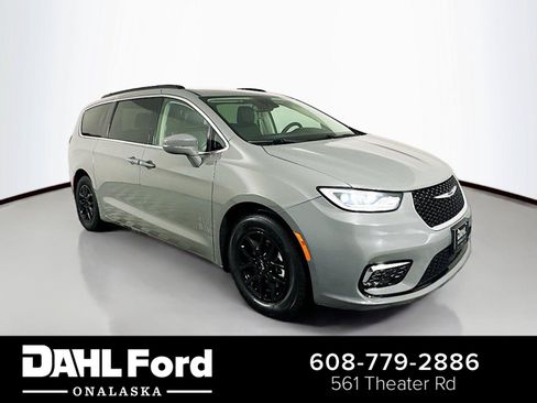 Used 2022 Chrysler Pacifica Touring-L FWD image 1