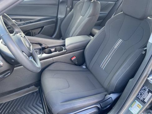 Certified 2025 Hyundai Elantra SEL FWD image 11