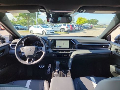 Used 2025 Toyota Camry SE w/ Convenience Package FWD image 18