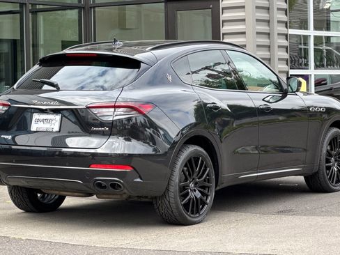 Used 2022 Maserati Levante GT AWD/4WD image 4