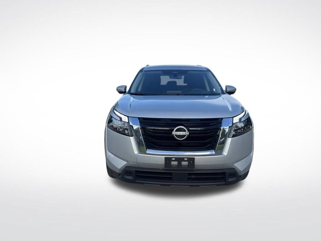Used 2025 Nissan Pathfinder SV FWD image 3