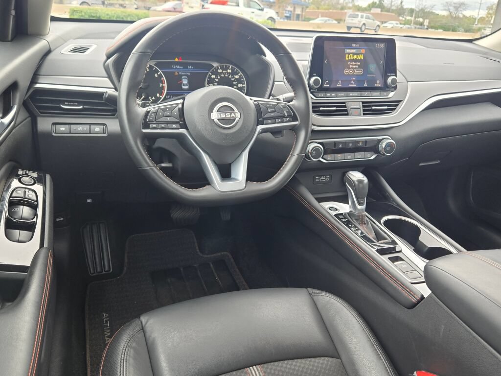 Used 2025 Nissan Altima 2.5 SR AWD/4WD image 2