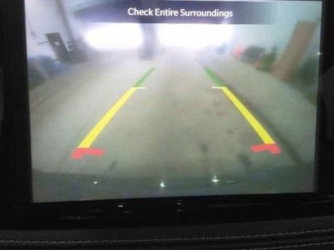 Used 2025 Chrysler Pacifica Limited image 7