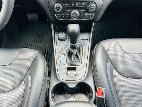 Used 2022 Jeep Cherokee Latitude Lux w/ Sun & Sound Group AWD/4WD image 21