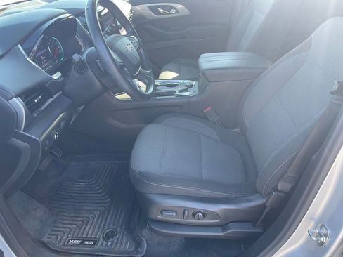 Used 2022 Chevrolet Traverse LT image 9