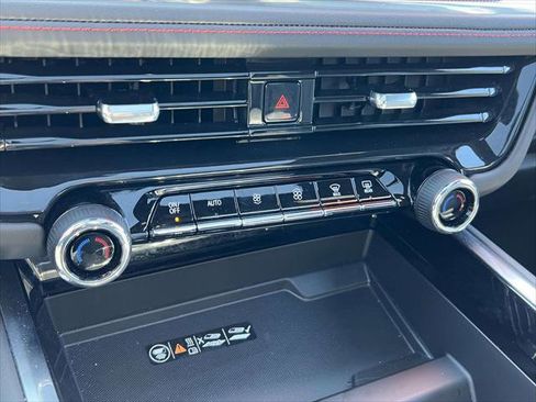 Used 2025 Chevrolet Suburban RST w/ Comfort Package AWD/4WD image 33