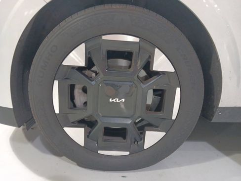 Used 2025 Kia Carnival EX FWD image 5