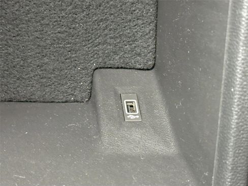 Used 2019 Volkswagen Atlas SE w/ Towing Package image 34