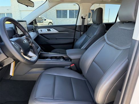 Certified 2025 Ford Explorer Active w/ Active Comfort Package image 24