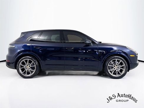 Used 2023 Porsche Cayenne Platinum Edition w/ Premium Package Plus image 8