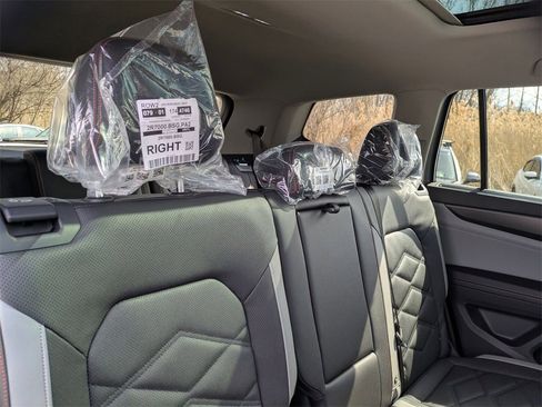 New 2025 Volkswagen Atlas Peak Edition SE image 27