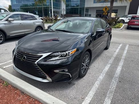 Used 2018 Lexus ES 350 w/ Luxury Package w/Wood Trim FWD image 2