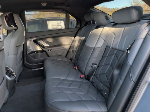 Certified 2025 BMW 760i xDrive w/ Executive Package image 32