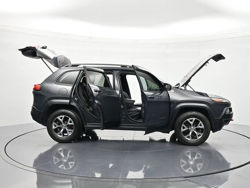 Used 2016 Jeep Cherokee Trailhawk w/ Comfort/Convenience Group AWD/4WD image 48