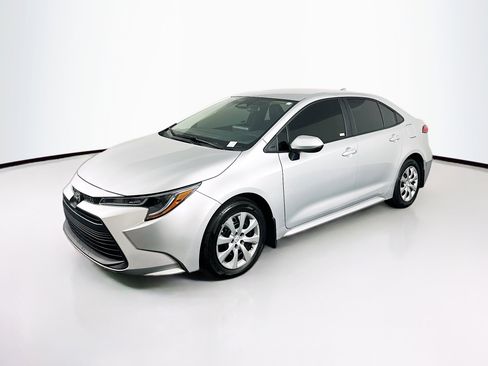 Used 2025 Toyota Corolla LE image 3