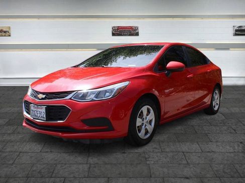 Used 2017 Chevrolet Cruze LS FWD image 4