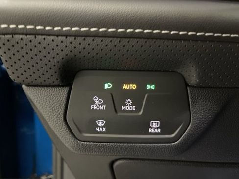 Used 2025 Volkswagen Atlas Cross Sport SE w/ Panoramic Sunroof Package AWD/4WD image 20