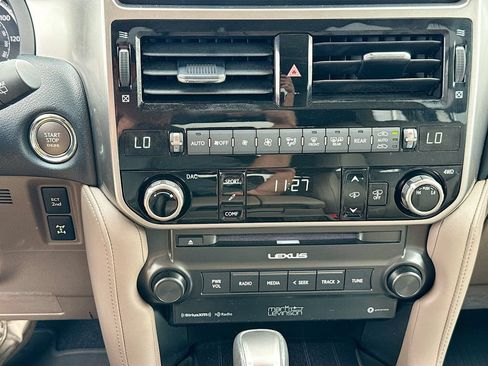 Used 2023 Lexus GX 460 Luxury w/ Accessory Package AWD/4WD image 18