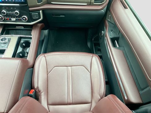 Used 2024 Ford Expedition Limited image 25