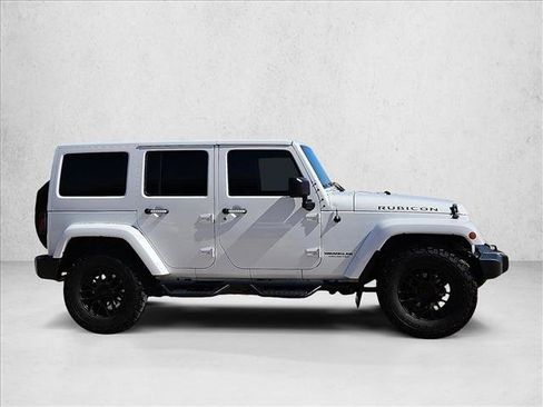 Used 2017 Jeep Wrangler Unlimited Rubicon w/ Connectivity Group AWD/4WD image 4