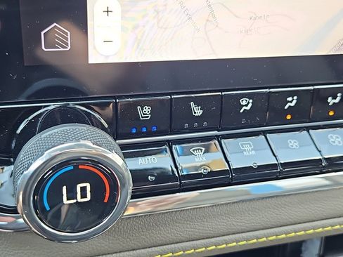 New 2026 Chevrolet Colorado ZR2 w/ Technology Package AWD/4WD image 15