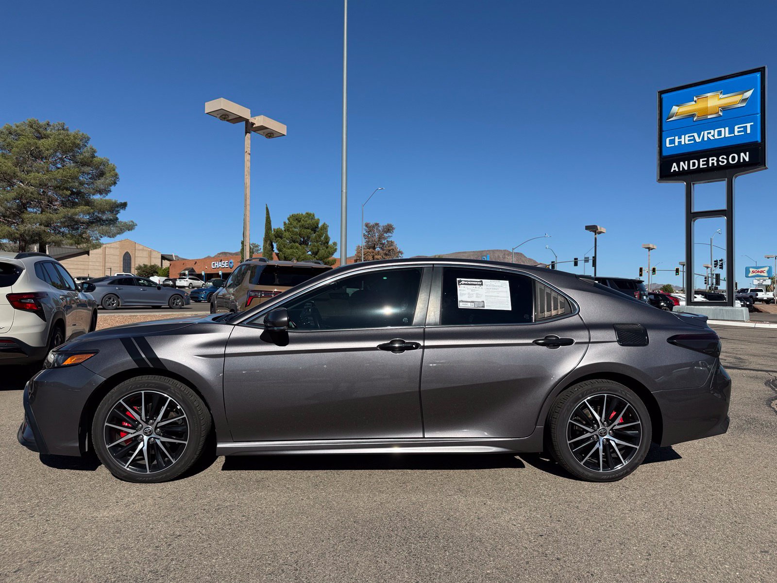 Used 2022 Toyota Camry SE w/ Carpet Mat Package (TMS) FWD image 10