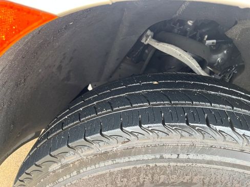 Used 2024 Chevrolet Suburban LT image 25