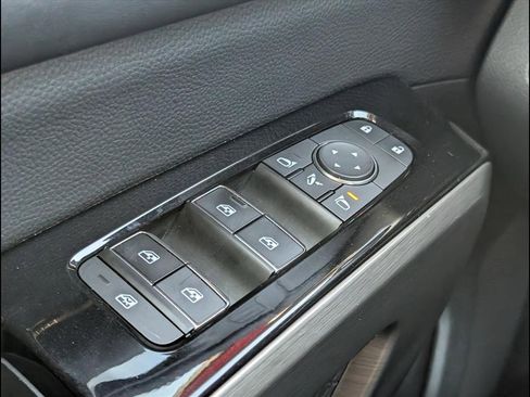 Used 2023 Nissan Pathfinder Platinum image 12