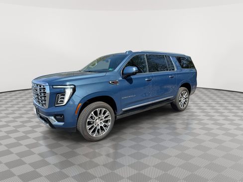 New 2026 GMC Yukon XL Denali w/ Sun & Power Step Package image 4