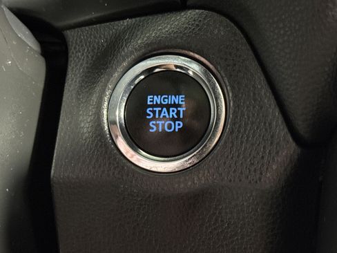 Used 2021 Toyota RAV4 XLE Premium AWD/4WD image 43