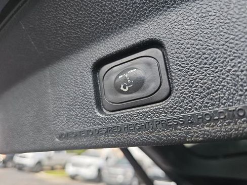 Used 2019 Ford Explorer XLT w/ Equipment Group 201A image 14