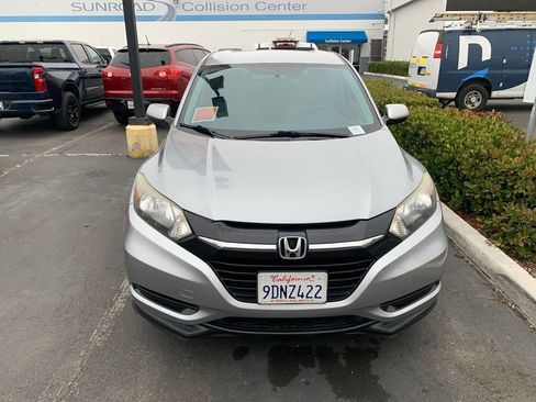 Used 2017 Honda HR-V LX image 3
