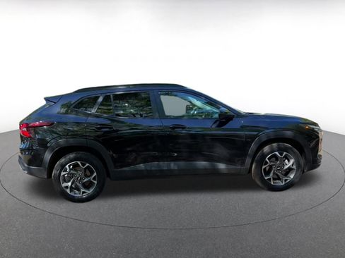 Used 2025 Chevrolet Trax LT image 16